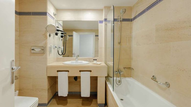 <b>Hesperia Cordoba Room</b>. Images powered by <a href="https://iceportal.shijigroup.com/" title="IcePortal" target="_blank">IcePortal</a>.