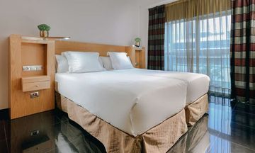 Hesperia Barcelona Fira Suites