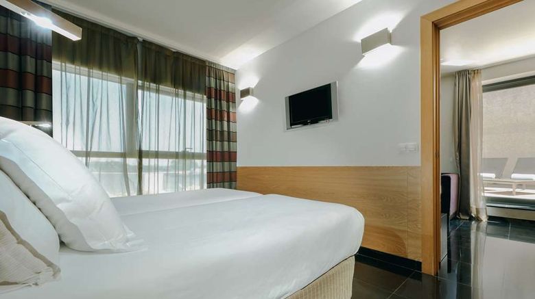 <b>Hesperia Barcelona Fira Suites Suite</b>. Images powered by <a href="https://iceportal.shijigroup.com/" title="IcePortal" target="_blank">IcePortal</a>.