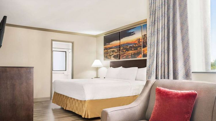 Baymont by Wyndham Monterey Park Suite