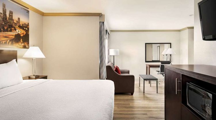 Baymont by Wyndham Monterey Park Suite