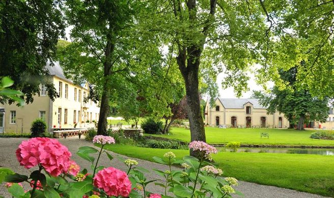 Hotel-Chateau de Bellefontaine Exterior