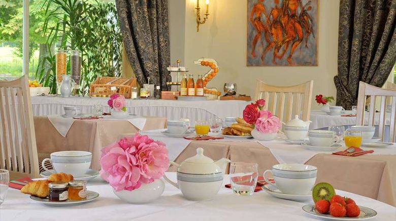 <b>Hotel-Chateau de Bellefontaine Restaurant</b>. Images powered by <a href="https://iceportal.shijigroup.com/" title="IcePortal" target="_blank">IcePortal</a>.