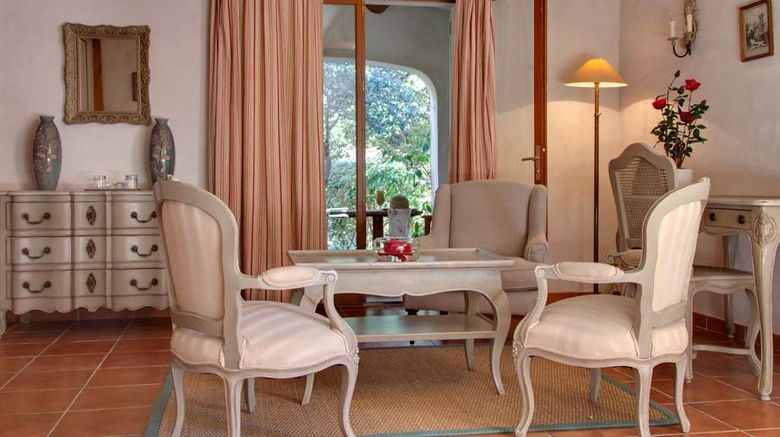 <b>Hotel Mas de Fauchon Room</b>. Images powered by <a href="https://iceportal.shijigroup.com/" title="IcePortal" target="_blank">IcePortal</a>.