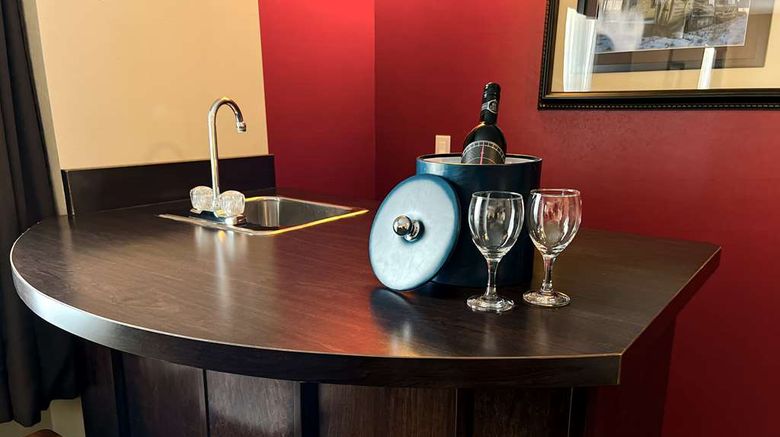 <b>Coast Swift Current Hotel Suite</b>. Images powered by <a href="https://iceportal.shijigroup.com/" title="IcePortal" target="_blank">IcePortal</a>.