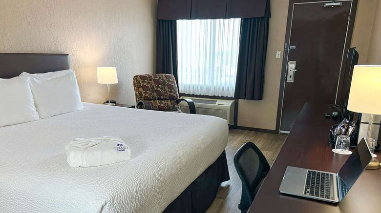 <b>Coast Swift Current Hotel Room</b>. Images powered by <a href="https://iceportal.shijigroup.com/" title="IcePortal" target="_blank">IcePortal</a>.