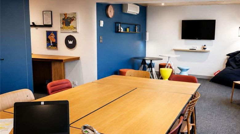 <b>Ibis Styles Clermont-Ferrand Gare Meeting</b>. Images powered by <a href="https://iceportal.shijigroup.com/" title="IcePortal" target="_blank">IcePortal</a>.
