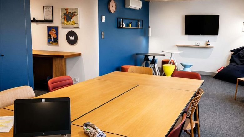 <b>Ibis Styles Clermont-Ferrand Gare Meeting</b>. Images powered by <a href="https://iceportal.shijigroup.com/" title="IcePortal" target="_blank">IcePortal</a>.