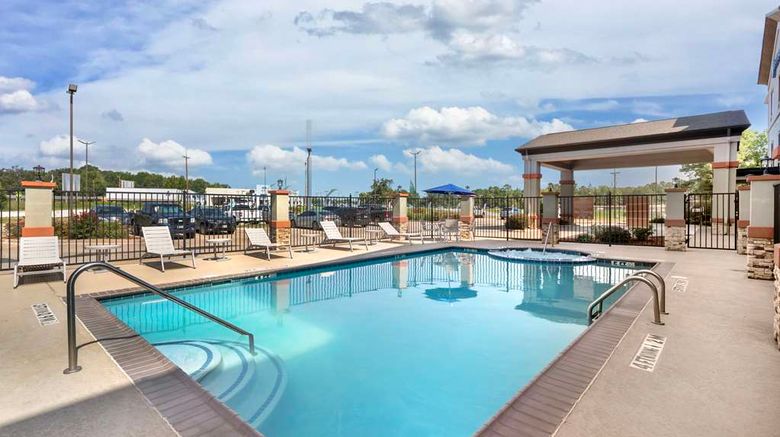 <b>Best Western Carthage Inn & Suites Pool</b>. Images powered by <a href="https://iceportal.shijigroup.com/" title="IcePortal" target="_blank">IcePortal</a>.