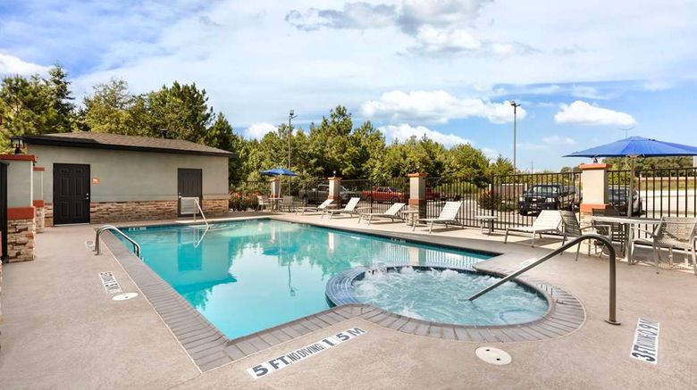 <b>Best Western Carthage Inn & Suites Pool</b>. Images powered by <a href="https://iceportal.shijigroup.com/" title="IcePortal" target="_blank">IcePortal</a>.