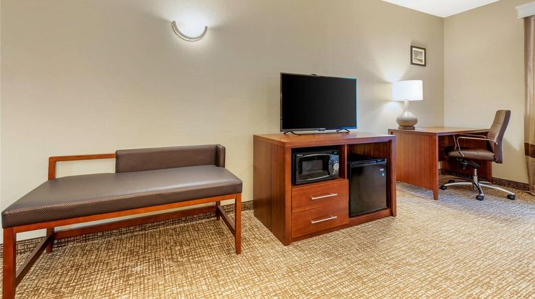 <b>Comfort Inn & Suites Michigan City Suite</b>. Images powered by <a href="https://iceportal.shijigroup.com/" title="IcePortal" target="_blank">IcePortal</a>.