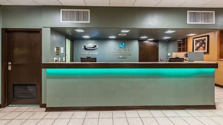 <b>Quality Inn & Suites Albert Lea Lobby</b>. Images powered by <a href="https://iceportal.shijigroup.com/" title="IcePortal" target="_blank">IcePortal</a>.