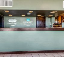 Quality Inn & Suites Albert Lea Lobby