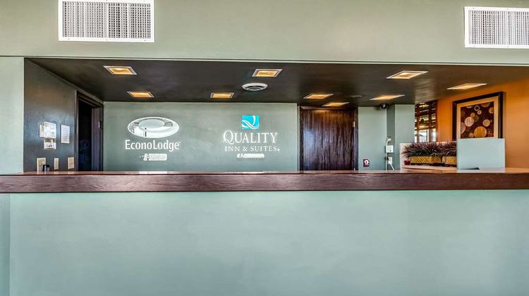 Quality Inn & Suites Albert Lea Lobby