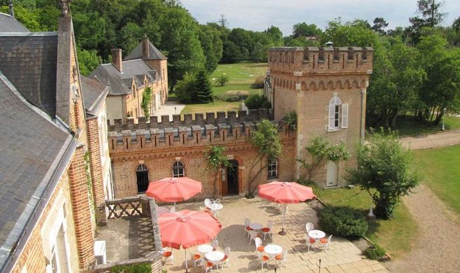 L'Hostellerie du Chateau les Muids Exterior