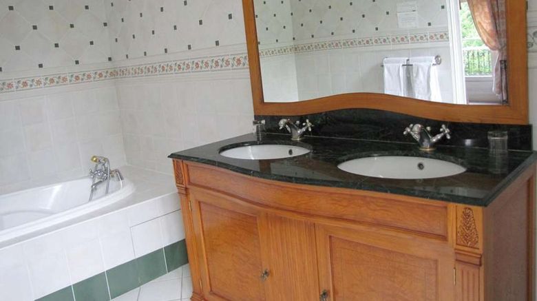 <b>L'Hostellerie du Chateau les Muids Room</b>. Images powered by <a href="https://iceportal.shijigroup.com/" title="IcePortal" target="_blank">IcePortal</a>.