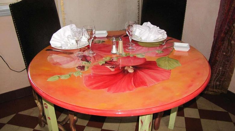 <b>L'Hostellerie du Chateau les Muids Restaurant</b>. Images powered by <a href="https://iceportal.shijigroup.com/" title="IcePortal" target="_blank">IcePortal</a>.