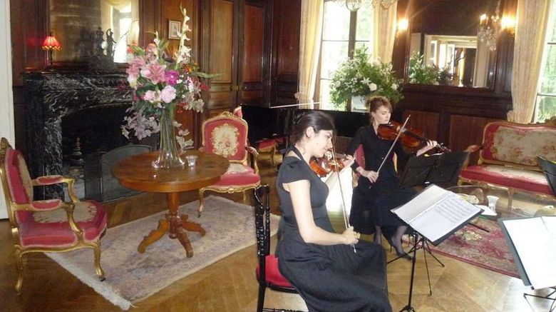<b>L'Hostellerie du Chateau les Muids Lobby</b>. Images powered by <a href="https://iceportal.shijigroup.com/" title="IcePortal" target="_blank">IcePortal</a>.