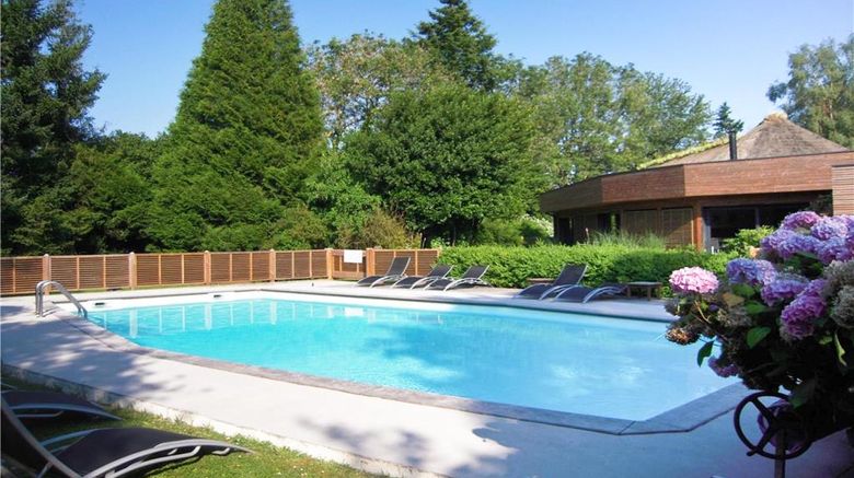 <b>Le Petit Coq aux Champs Pool</b>. Images powered by <a href="https://iceportal.shijigroup.com/" title="IcePortal" target="_blank">IcePortal</a>.