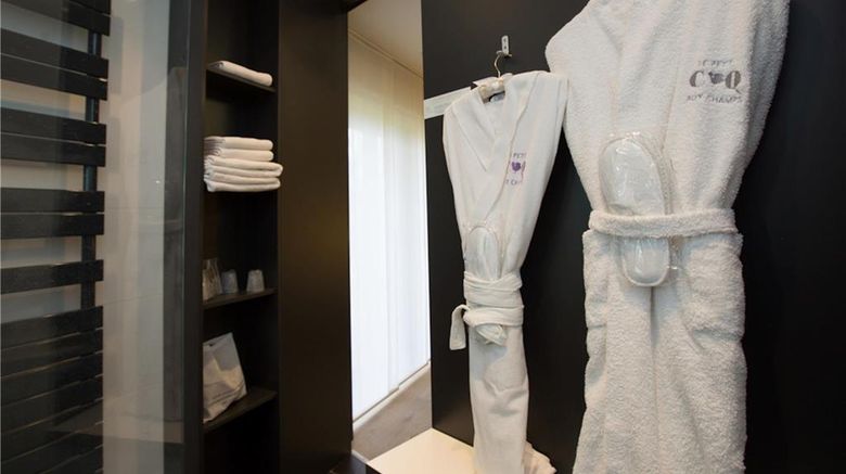 <b>Le Petit Coq aux Champs Room</b>. Images powered by <a href="https://iceportal.shijigroup.com/" title="IcePortal" target="_blank">IcePortal</a>.