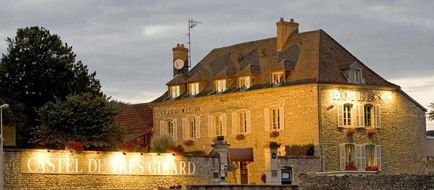 Castel de Tres Girard Exterior