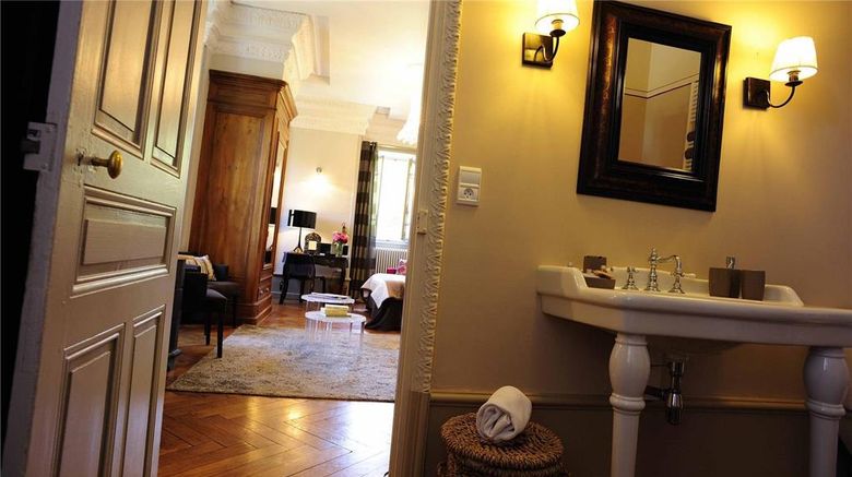 <b>Chateau Clement Room</b>. Images powered by <a href="https://iceportal.shijigroup.com/" title="IcePortal" target="_blank">IcePortal</a>.