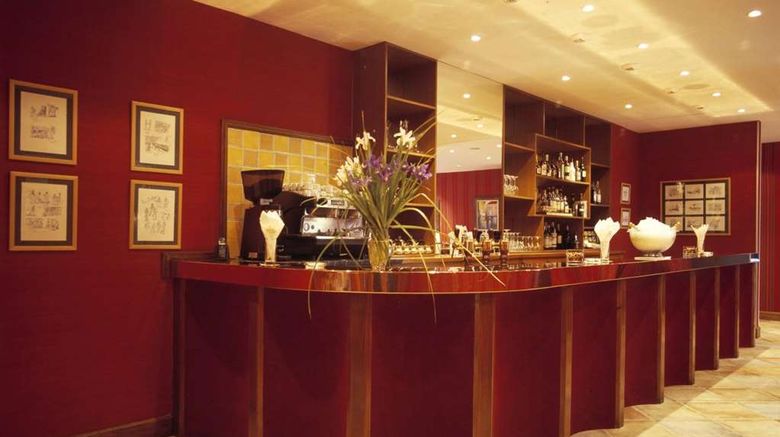 <b>Grand Hotel de Solesmes Lobby</b>. Images powered by <a href="https://iceportal.shijigroup.com/" title="IcePortal" target="_blank">IcePortal</a>.