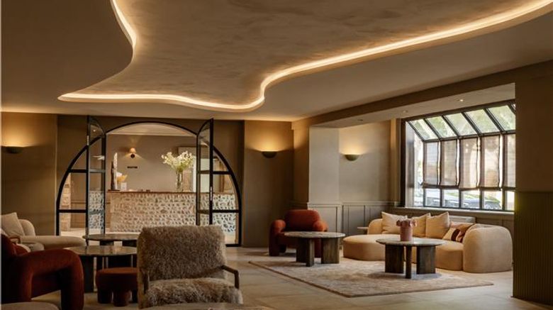 <b>Hotel Michel Chabran Lobby</b>. Images powered by <a href="https://iceportal.shijigroup.com/" title="IcePortal" target="_blank">IcePortal</a>.