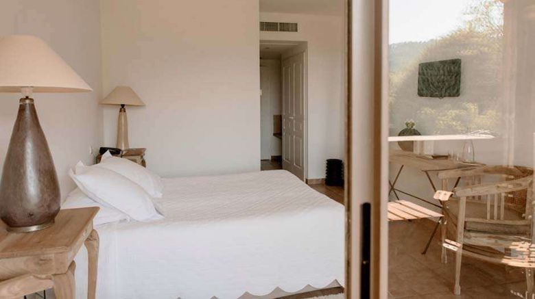 <b>Auberge La Feniere Room</b>. Images powered by <a href="https://iceportal.shijigroup.com/" title="IcePortal" target="_blank">IcePortal</a>.
