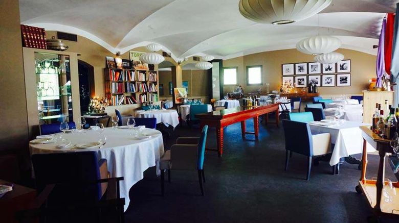 <b>Auberge La Feniere Restaurant</b>. Images powered by <a href="https://iceportal.shijigroup.com/" title="IcePortal" target="_blank">IcePortal</a>.