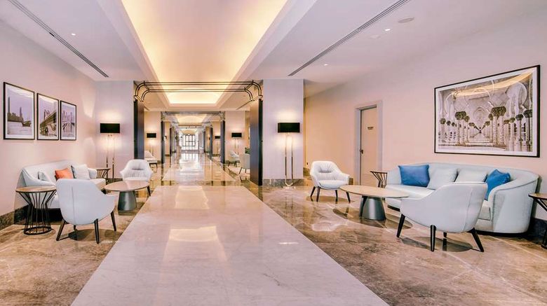 <b>Radisson Blu Hotel & Resort, Corniche Lobby</b>. Images powered by <a href="https://iceportal.shijigroup.com/" title="IcePortal" target="_blank">IcePortal</a>.