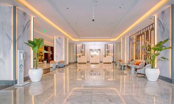 Radisson Blu Hotel & Resort, Corniche