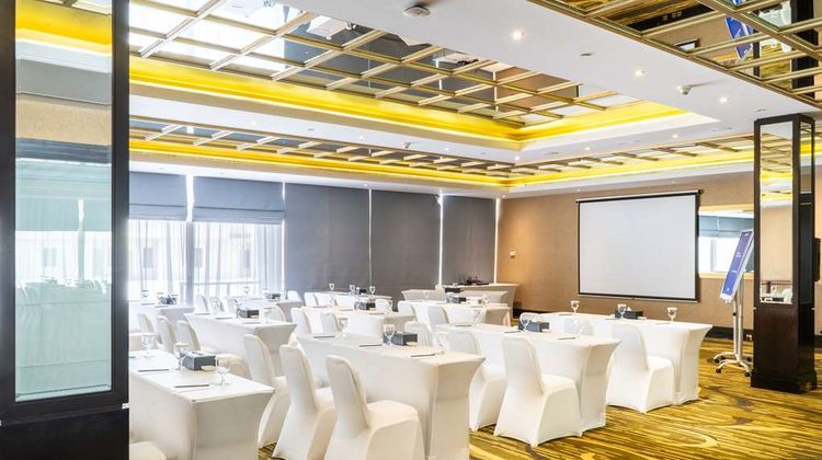 Radisson Blu Hotel & Resort, Corniche Meeting