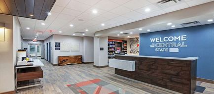 Hampton Inn Gardner Lobby