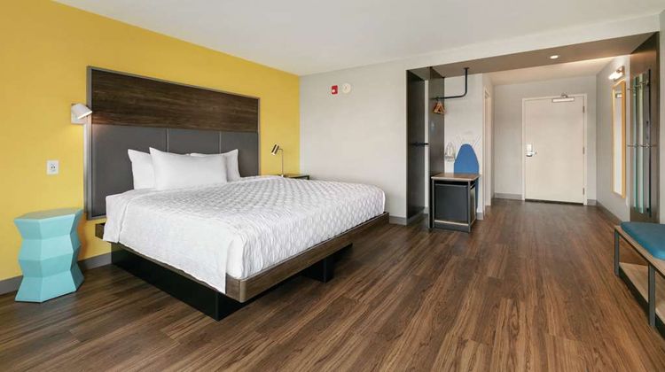 Tru by Hilton Sebring Room