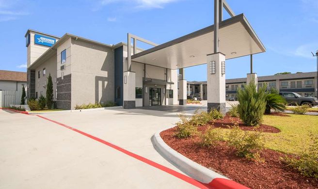 Americas Best Value Inn & Stes - I610 Exterior