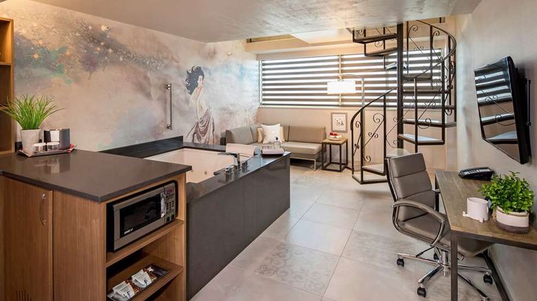 <b>The Rushmore Hotel & Ste BW Premier Coll Suite</b>. Images powered by <a href="https://iceportal.shijigroup.com/" title="IcePortal" target="_blank">IcePortal</a>.