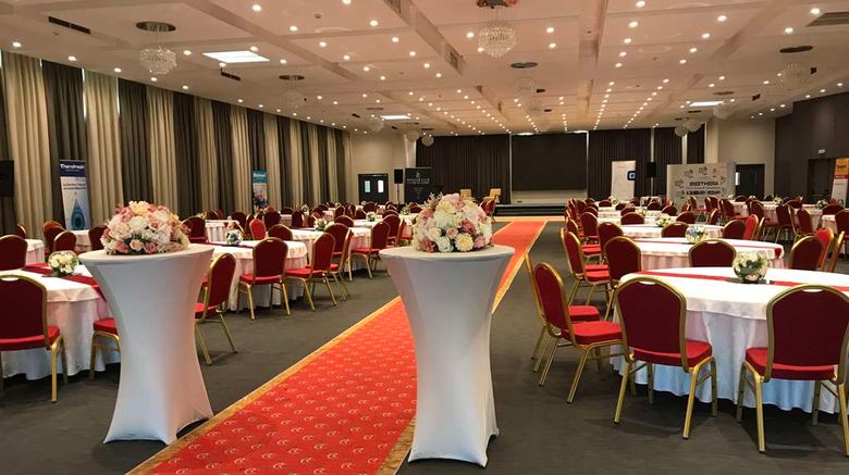 <b>Golden Tulip Royaume Ballroom</b>. Images powered by <a href="https://iceportal.shijigroup.com/" title="IcePortal" target="_blank">IcePortal</a>.