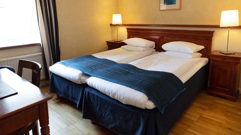 <b>Sure Hotel by Best Western Center Room</b>. Images powered by <a href="https://iceportal.shijigroup.com/" title="IcePortal" target="_blank">IcePortal</a>.