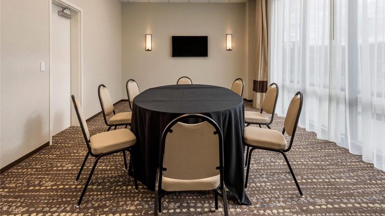 <b>Comfort Inn & Suites Pittsburgh Northshore Meeting</b>. Images powered by <a href="https://iceportal.shijigroup.com/" title="IcePortal" target="_blank">IcePortal</a>.