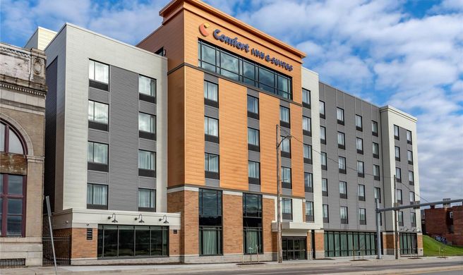 Comfort Inn and Suites Exterior