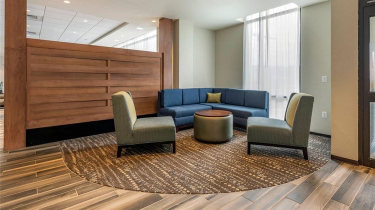 Comfort Inn and Suites Lobby