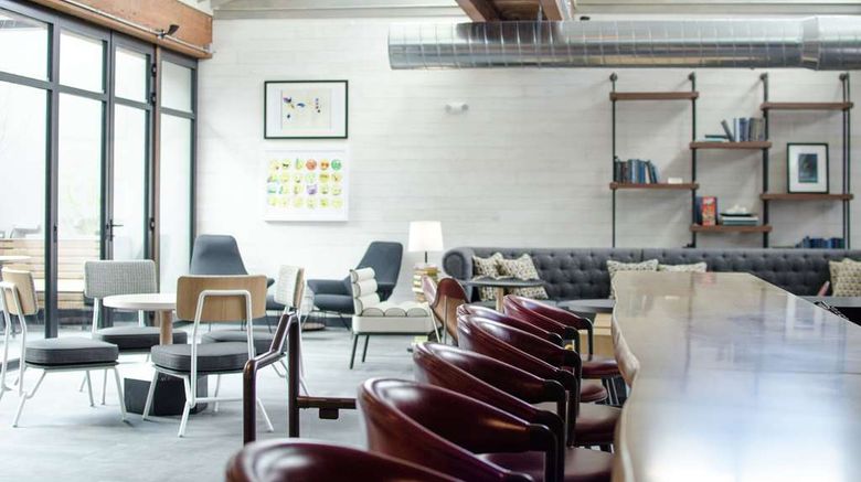<b>Freepoint Hotel, a Tapestry Hotel Lobby</b>. Images powered by <a href="https://iceportal.shijigroup.com/" title="IcePortal" target="_blank">IcePortal</a>.