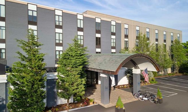 Freepoint Hotel, a Tapestry Hotel Exterior