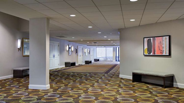 DoubleTree by Hilton Fairfield Hotel Lobby