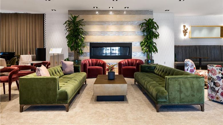 <b>DoubleTree by Hilton Fairfield Hotel Lobby</b>. Images powered by <a href="https://iceportal.shijigroup.com/" title="IcePortal" target="_blank">IcePortal</a>.