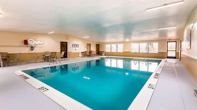 Econo Lodge Inn & Suites, Auburn Pool