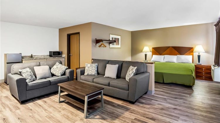 Econo Lodge Inn & Suites, Auburn Suite