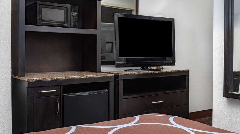<b>Super 8 by Wyndham Pensacola Room</b>. Images powered by <a href="https://iceportal.shijigroup.com/" title="IcePortal" target="_blank">IcePortal</a>.