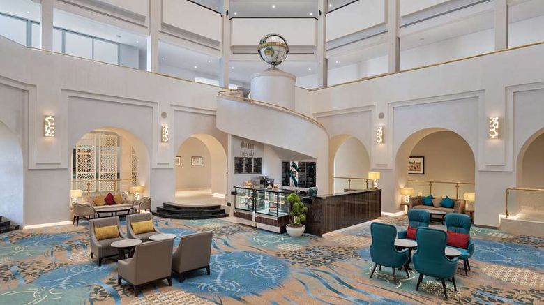 <b>Radisson Blu Hotel & Resort Al Ain Lobby</b>. Images powered by <a href="https://iceportal.shijigroup.com/" title="IcePortal" target="_blank">IcePortal</a>.